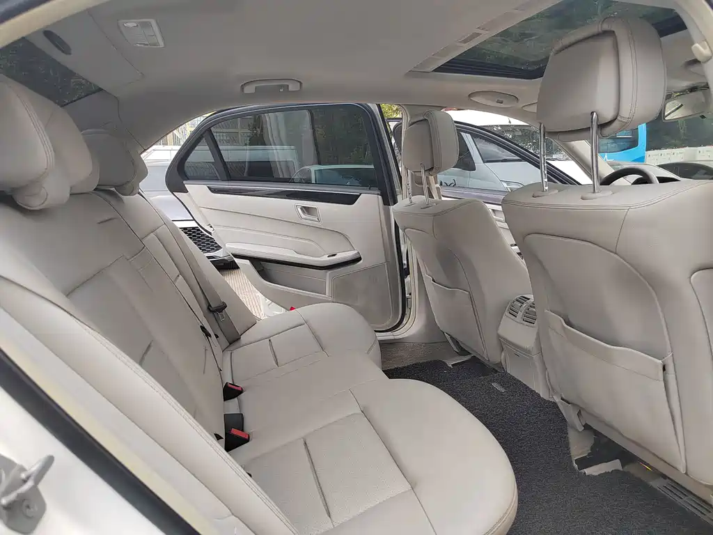 Mercedes-Benz E-Class — миниатюра 5