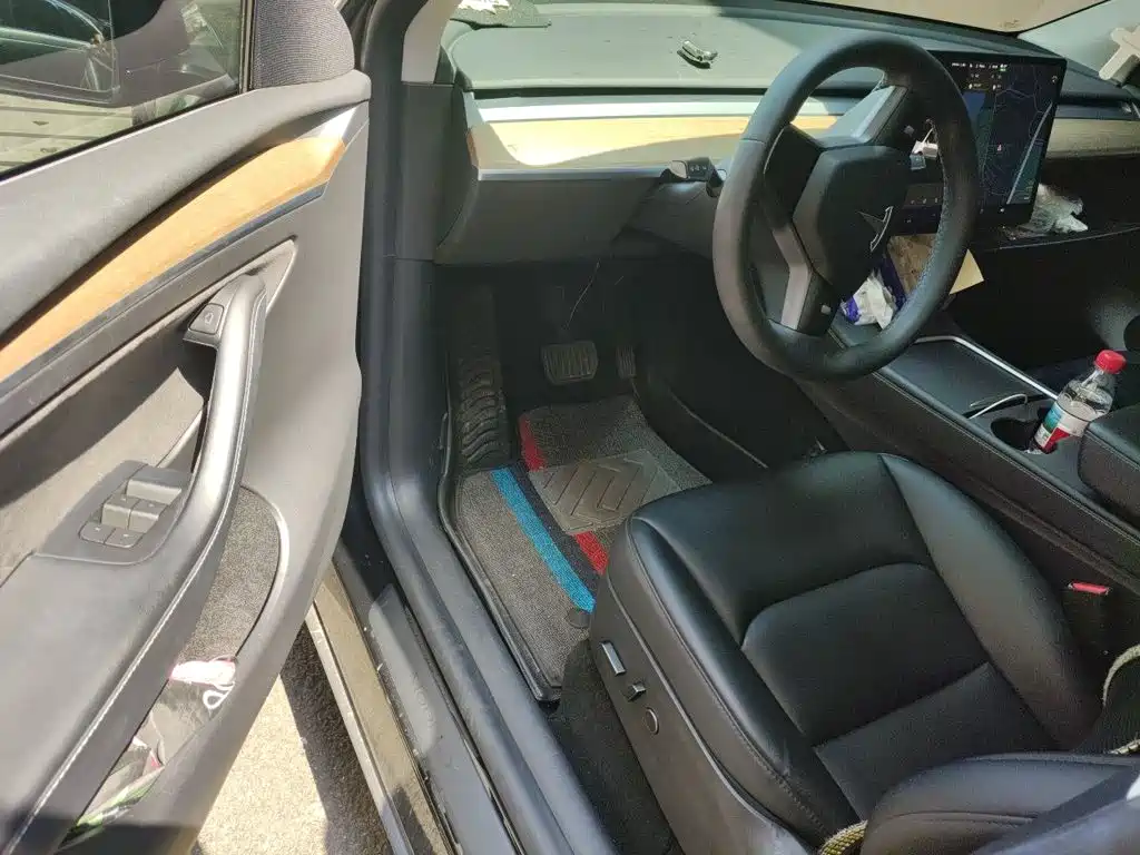 Tesla Model Y — миниатюра 14