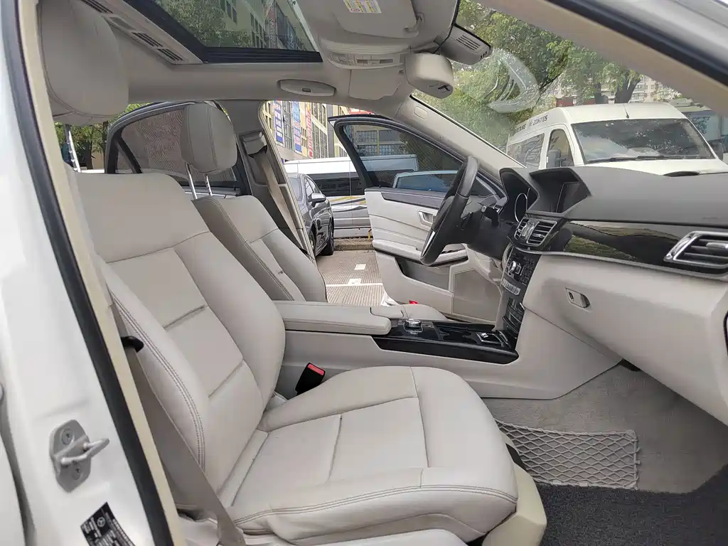 Mercedes-Benz E-Class — миниатюра 6