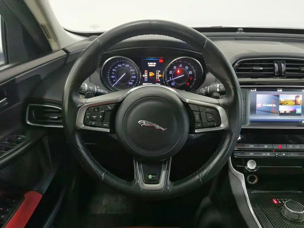 Jaguar XE — миниатюра 11