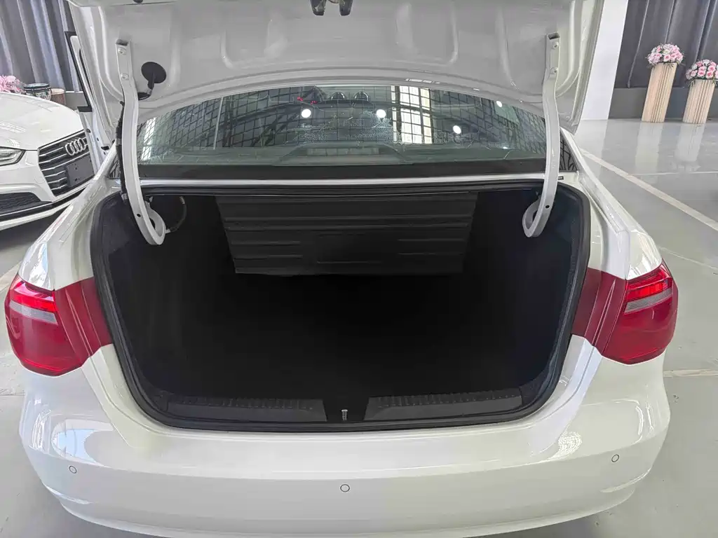 Volkswagen Jetta — миниатюра 24