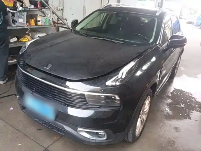 2019 Lynk & Co 01