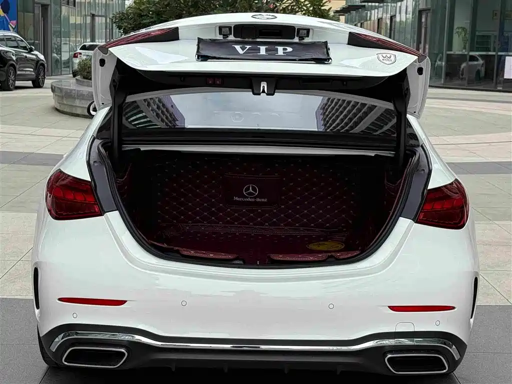 Mercedes-Benz C-Class — миниатюра 11