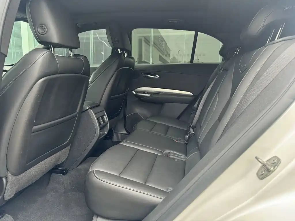 Cadillac XT4 — миниатюра 6