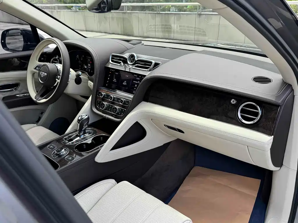 BENTLEY TIMYUE PLUG IN HYBRID