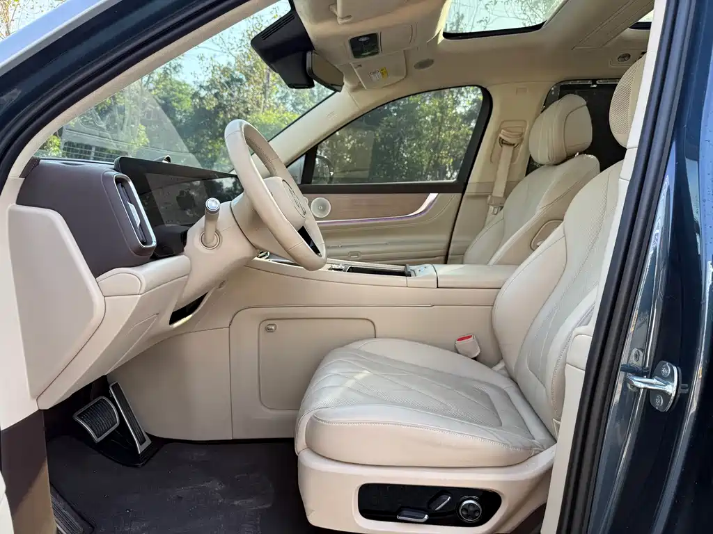 AITO ASK THE WORLD M9