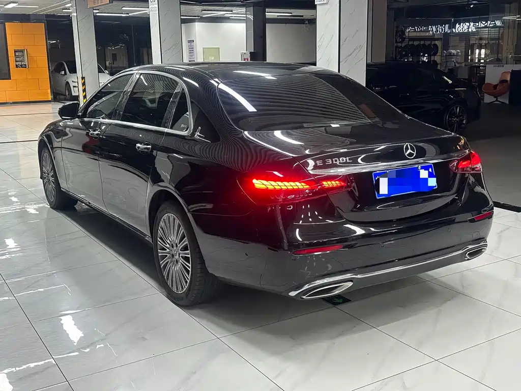Mercedes-Benz E-Class — миниатюра 4