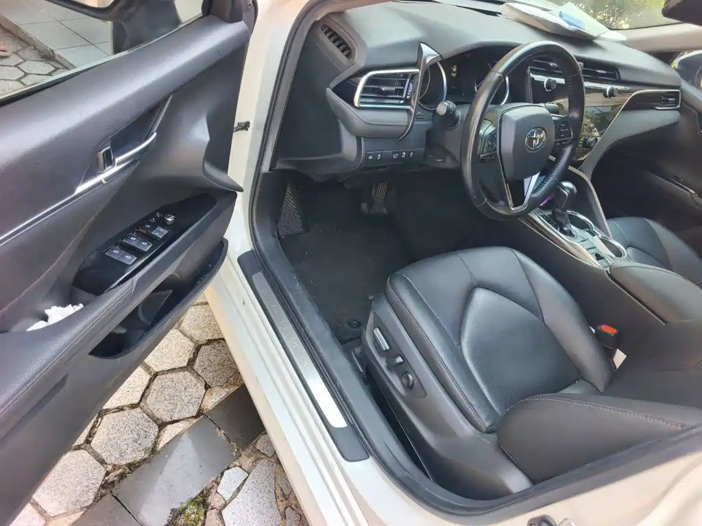 Toyota Camry — миниатюра 14