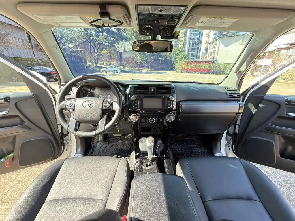 Toyota 4Runner — миниатюра 5