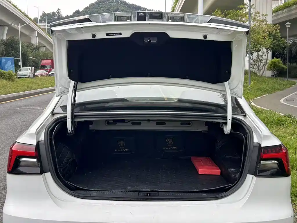 Roewe i6 MAX New Energy — миниатюра 15