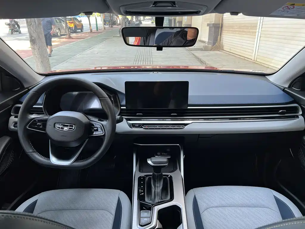 Geely Emgrand 2022 4 1.5L CVT Luxury