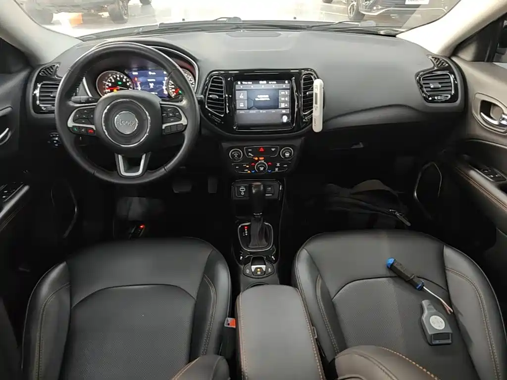 Jeep Compass — миниатюра 10