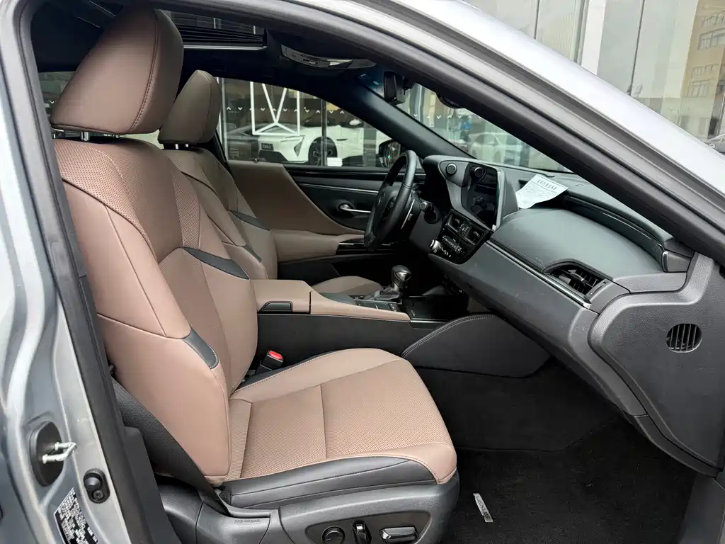 Lexus ES 2021 300h