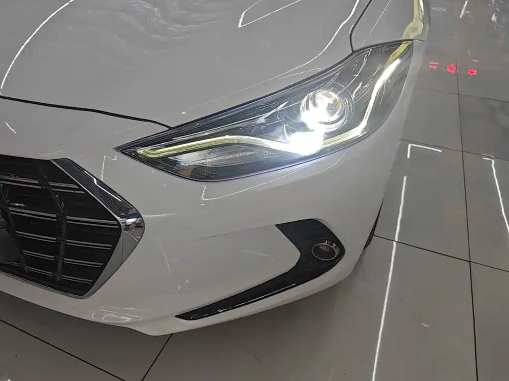 Hyundai Elantra — миниатюра 24