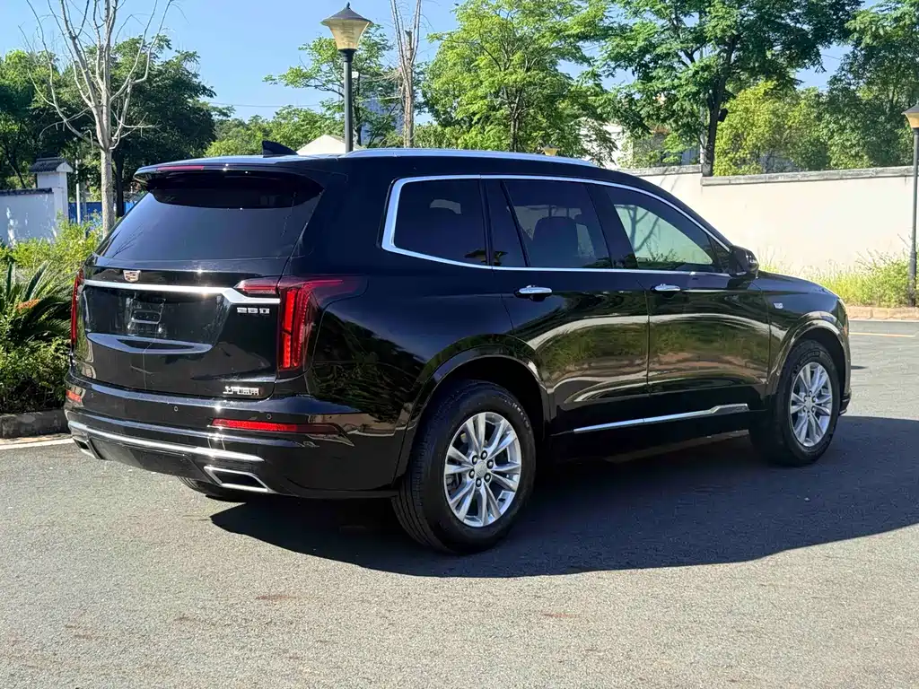 Cadillac XT6 2021 28T мест