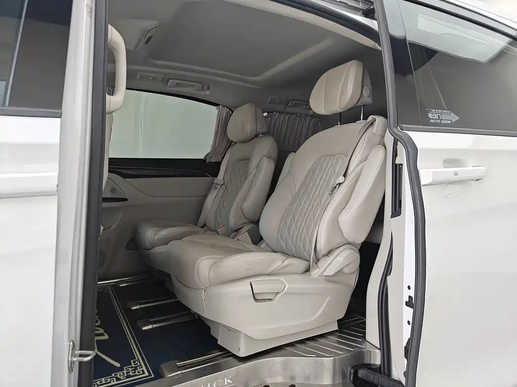 Buick GL8 — миниатюра 10
