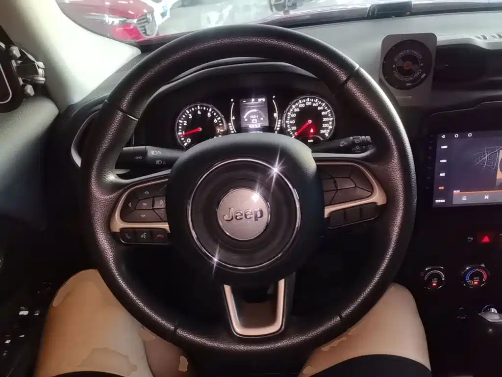 Jeep Renegade — миниатюра 11