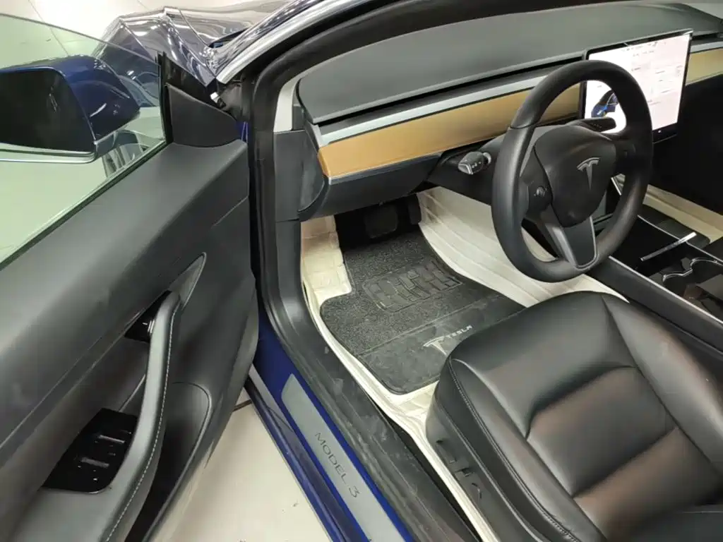 Tesla Model 3 — миниатюра 16