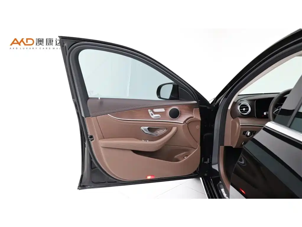 Mercedes-Benz E-Class — миниатюра 10