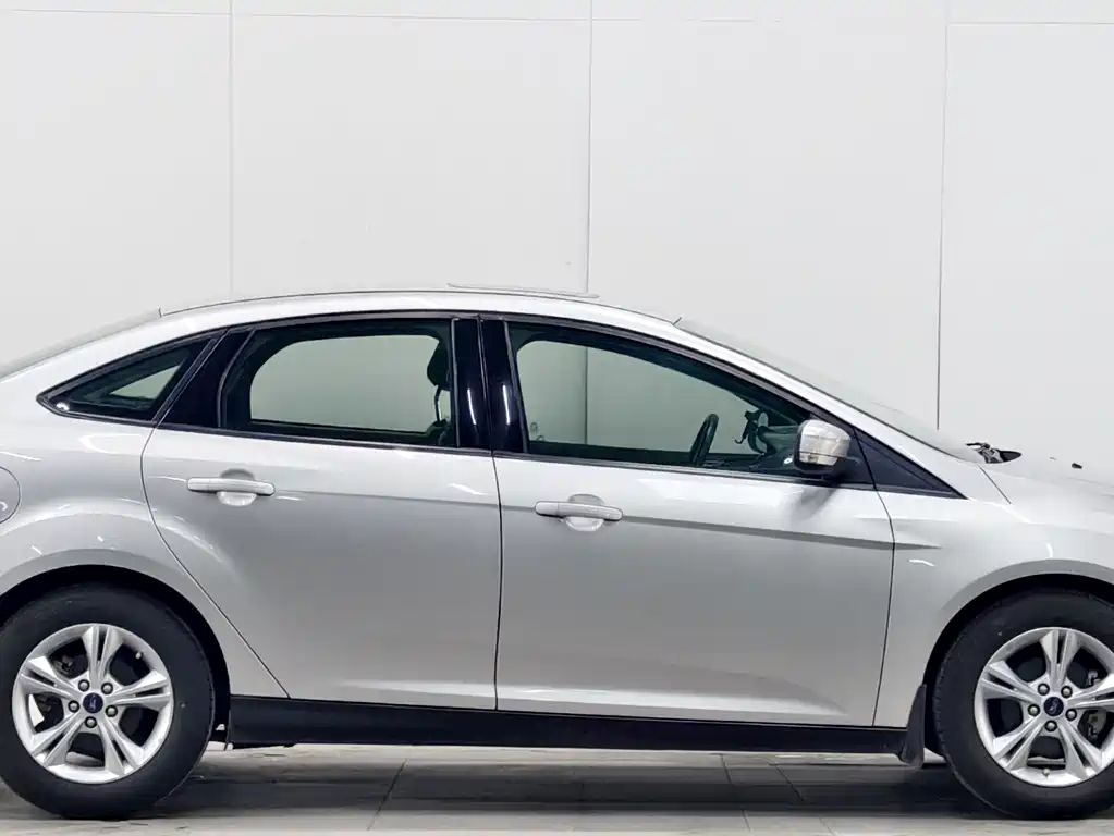 Ford Focus 2012 1.6L AT