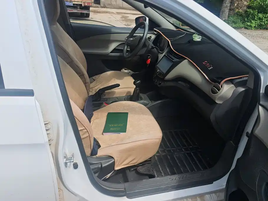 Chevrolet Sail 2015 3 1.3L MT
