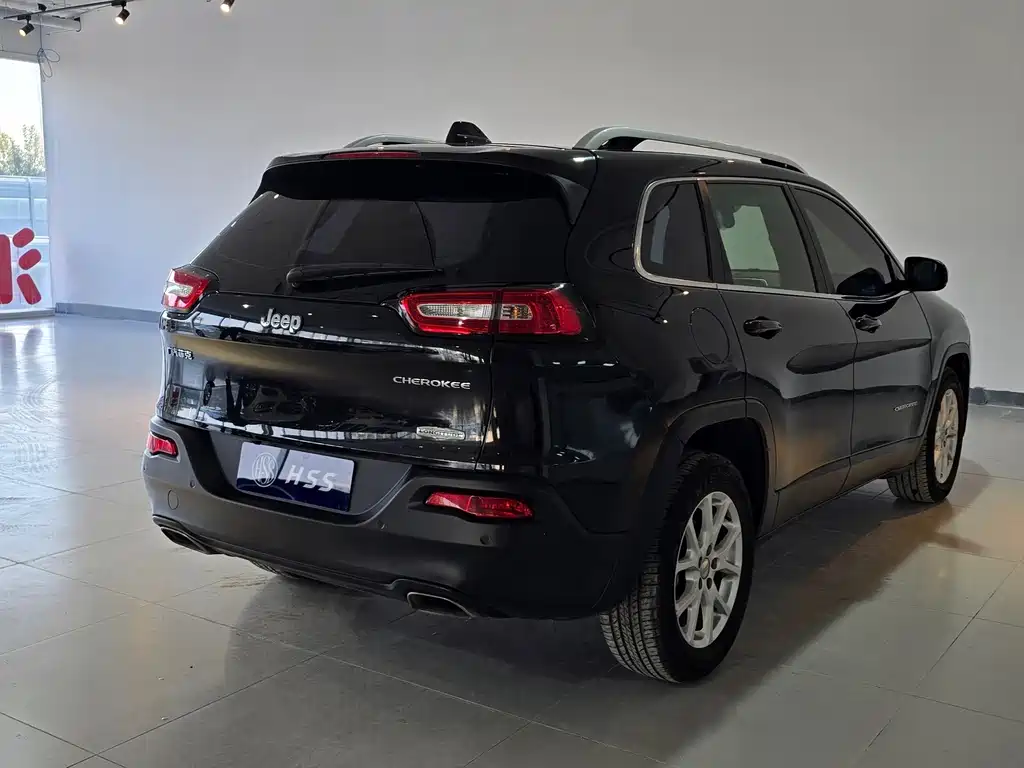 Jeep Cherokee — миниатюра 7