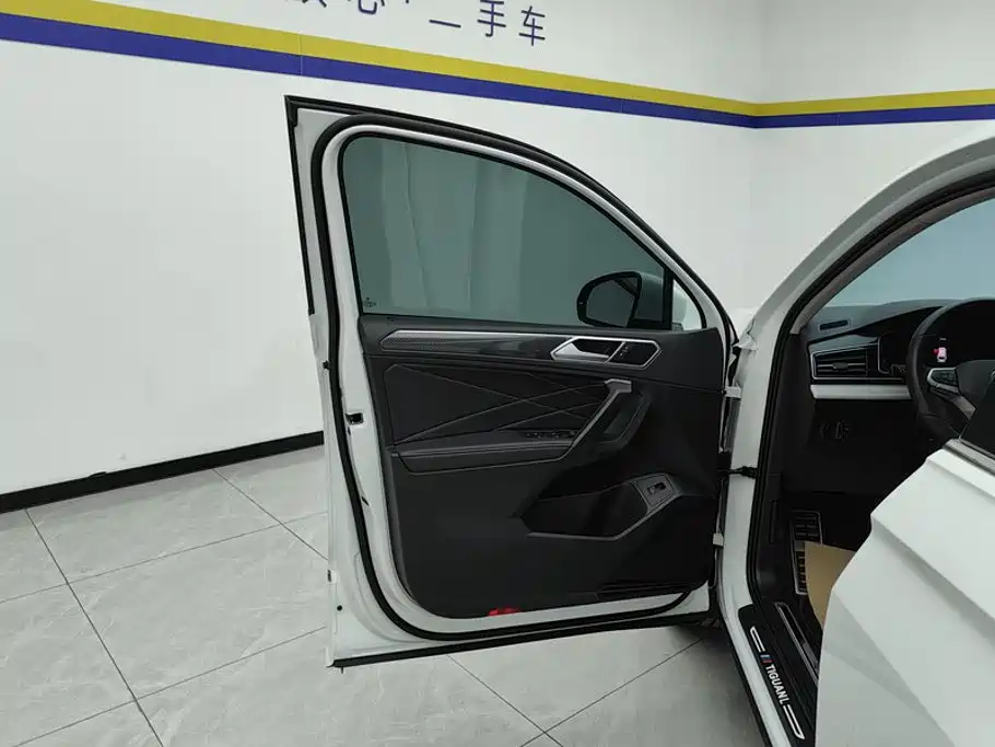 Volkswagen Tiguan L — миниатюра 7