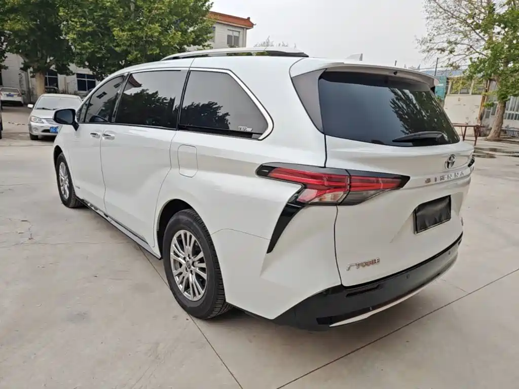 Toyota Sienna — миниатюра 5
