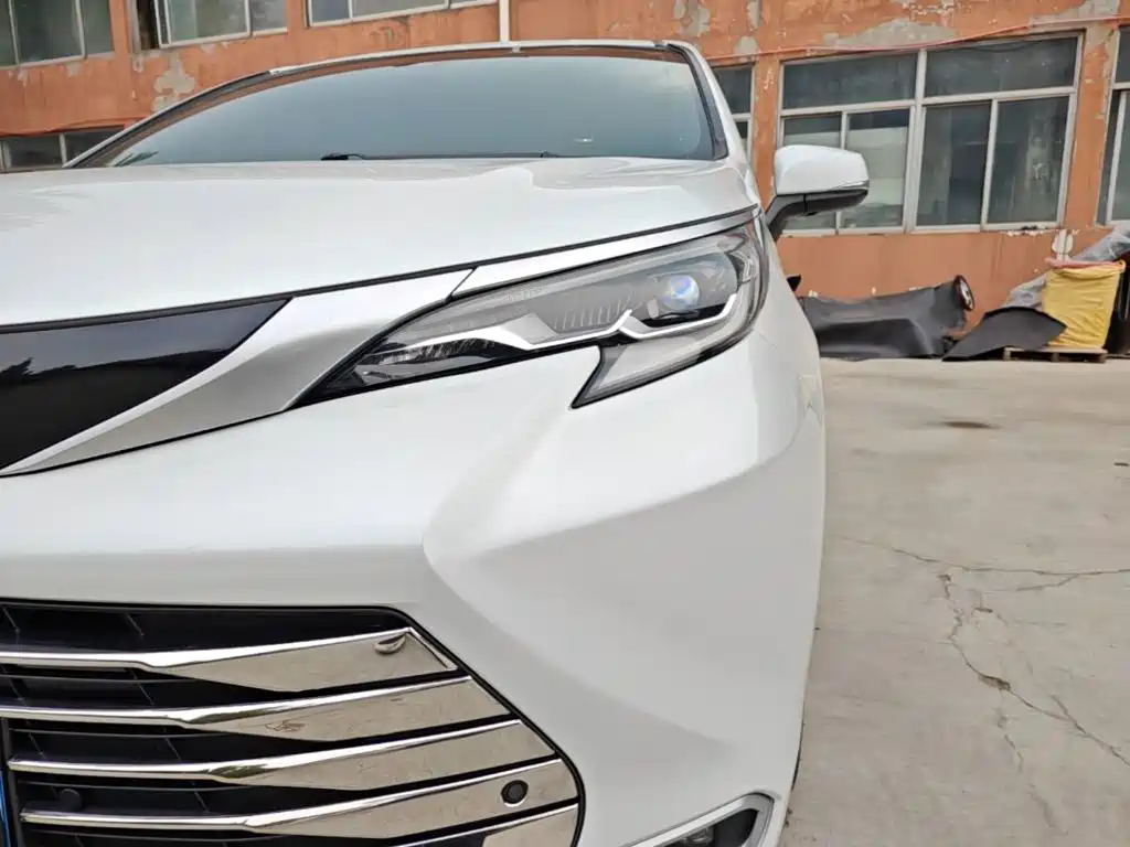 Toyota Sienna — миниатюра 24