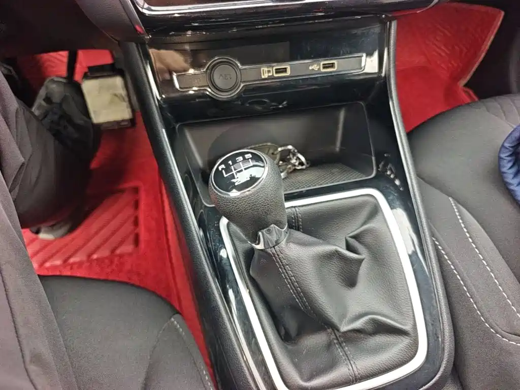 Roewe i5 — миниатюра 14