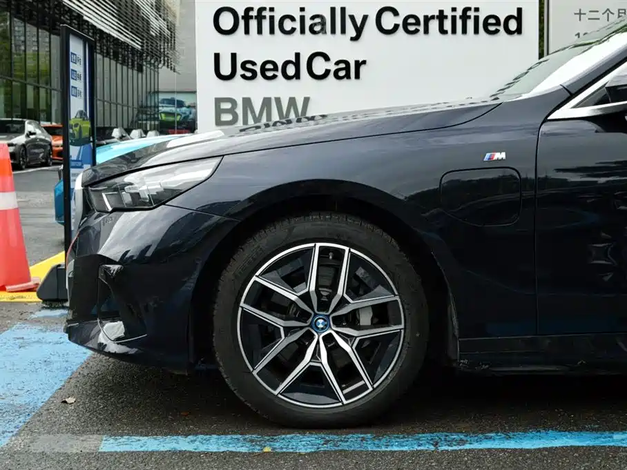 BMW i5 — миниатюра 13