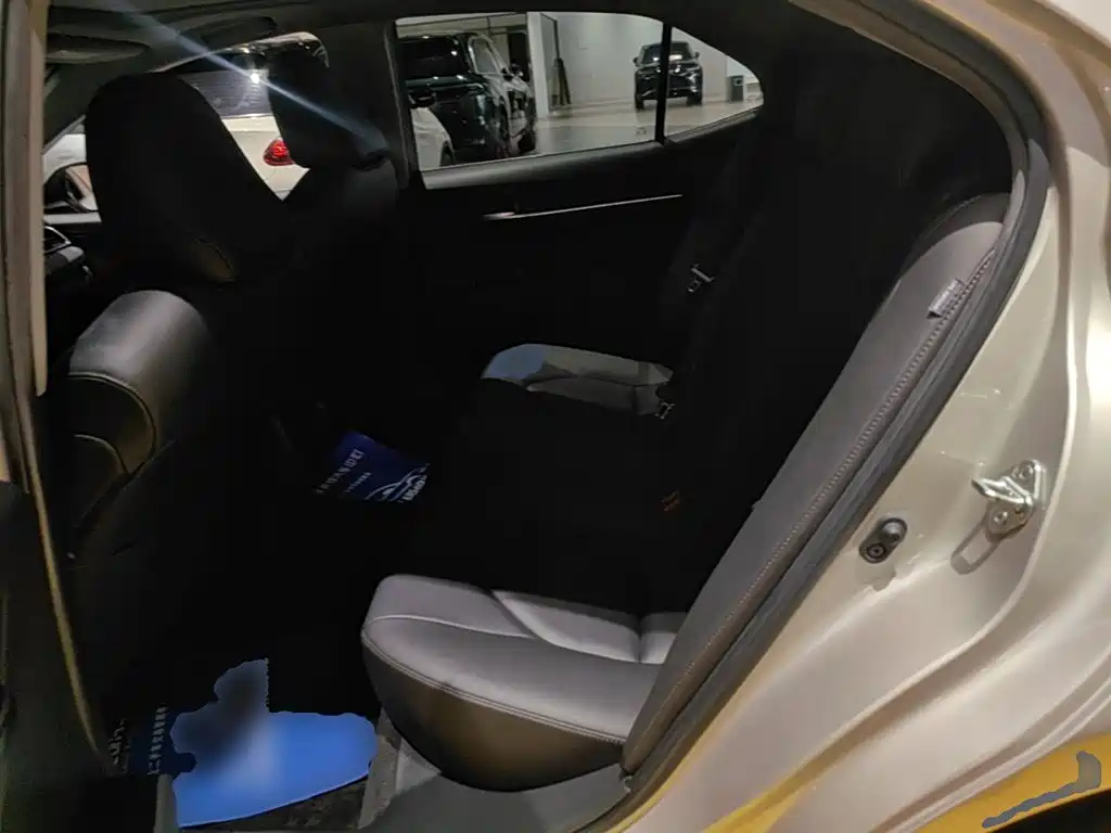 Toyota Camry — миниатюра 17
