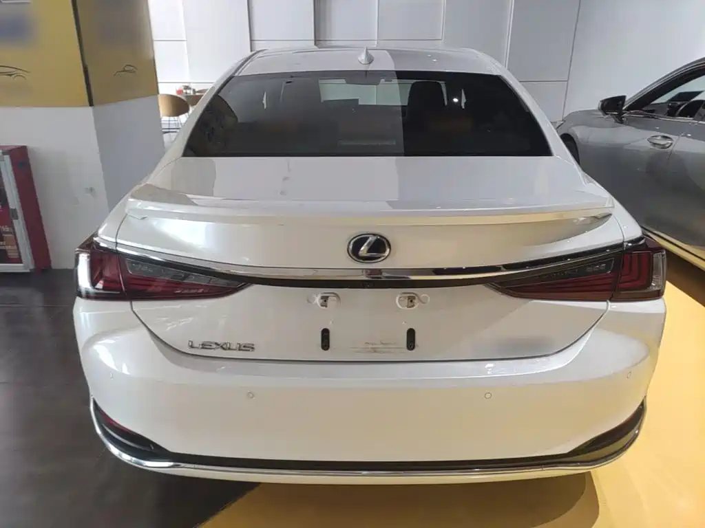 Lexus ES — миниатюра 6
