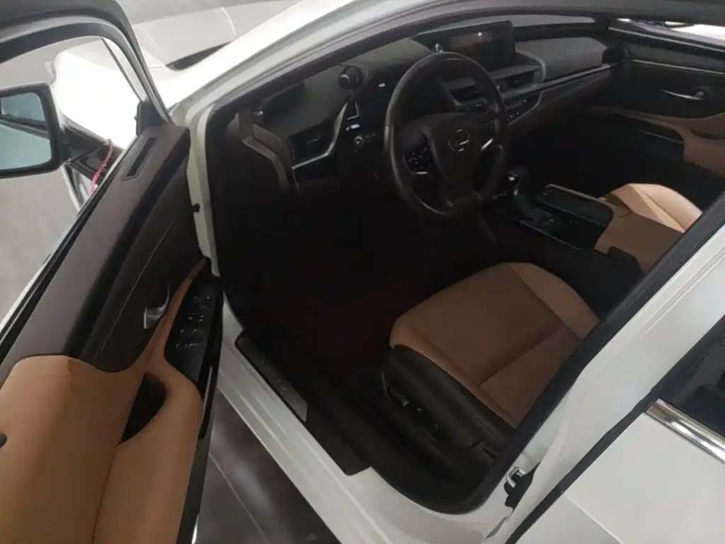 Lexus ES — миниатюра 16