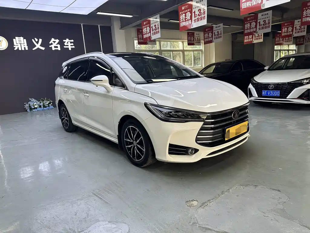 BYD MAX — миниатюра 9