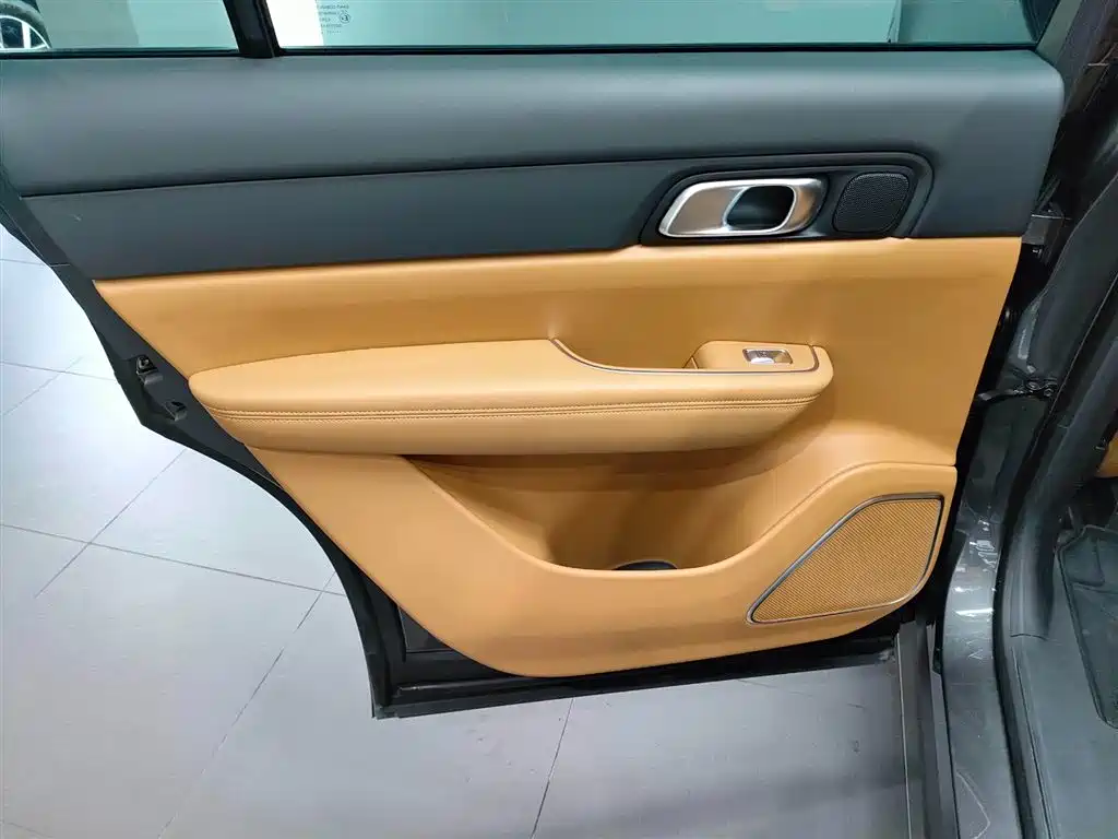 Li Auto Li ONE — миниатюра 10