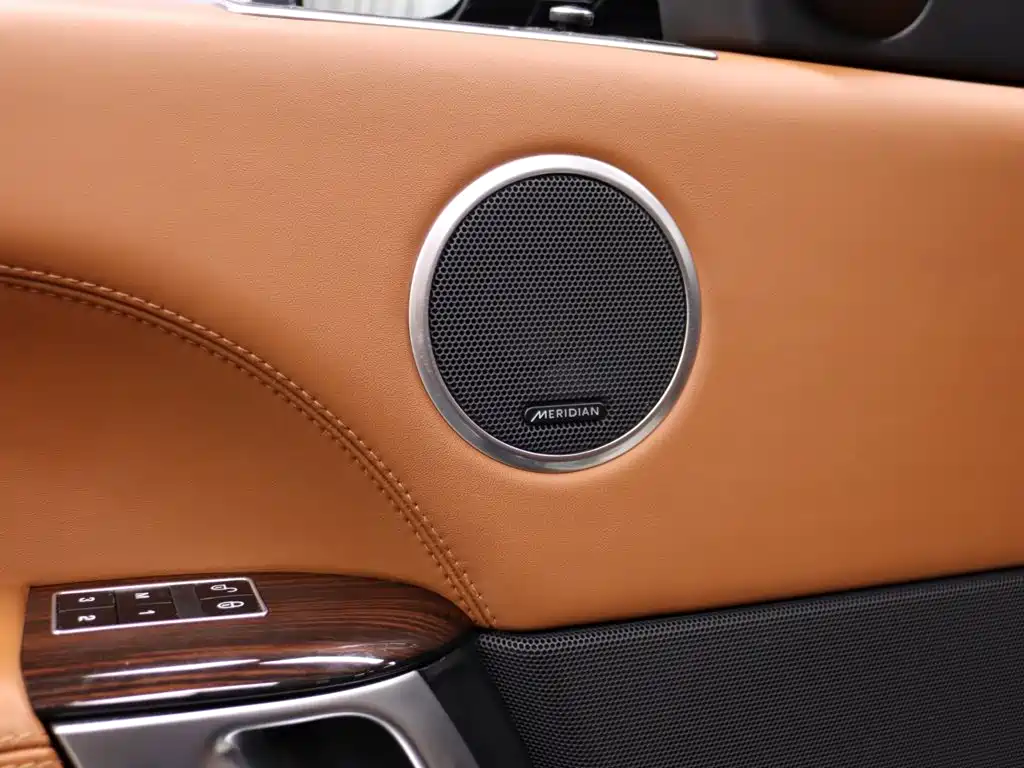 Land Rover Range Rover — миниатюра 6