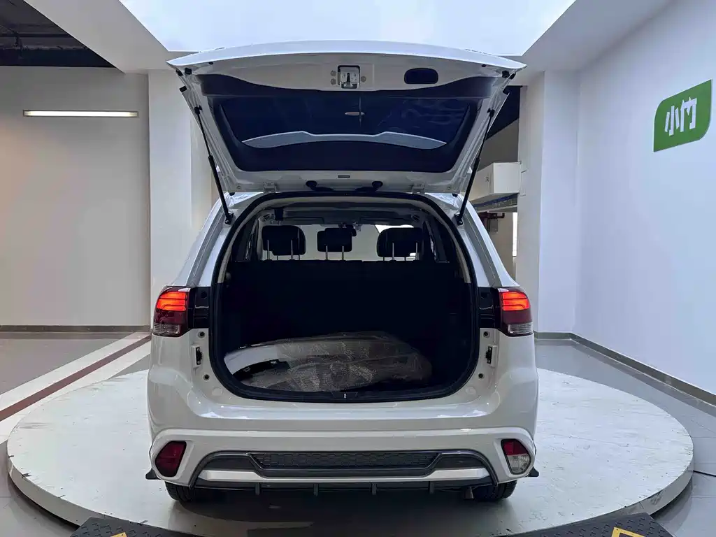 Mitsubishi Outlander — миниатюра 14