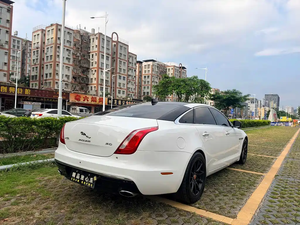 Jaguar XJ — миниатюра 19