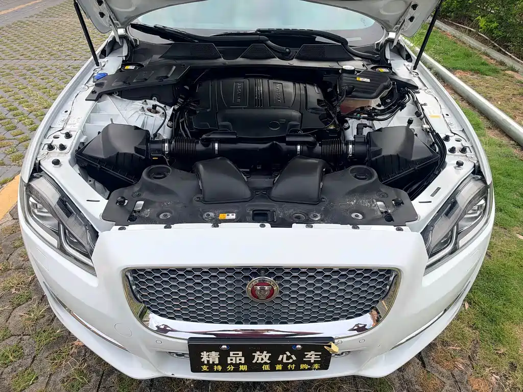 Jaguar XJ — миниатюра 16