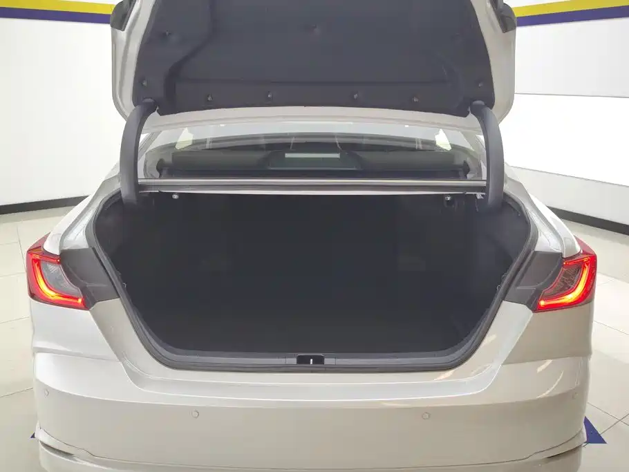 Toyota Camry — миниатюра 4