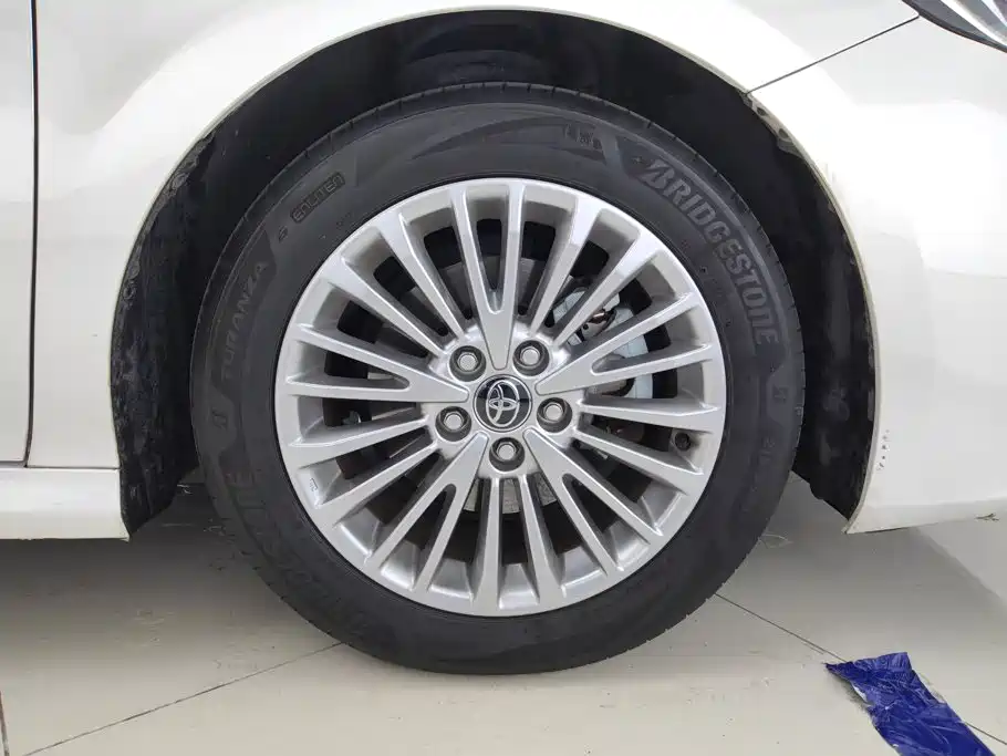 Toyota Camry — миниатюра 6