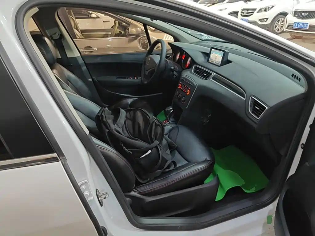 Peugeot 308 — миниатюра 25