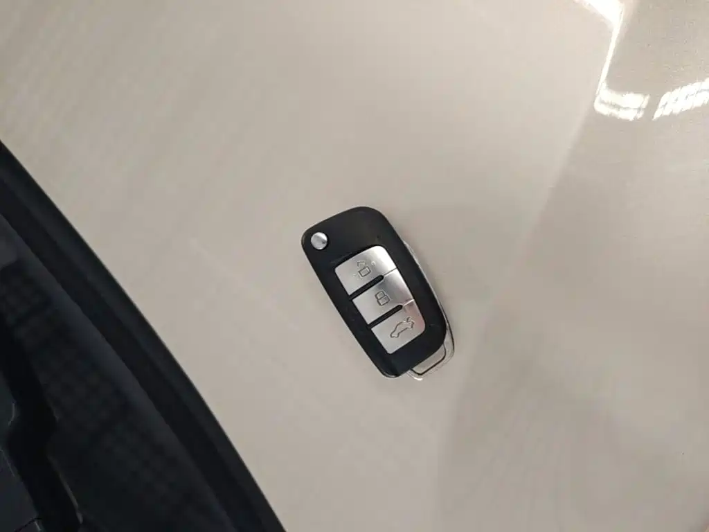 Geely Vision X3 — миниатюра 9