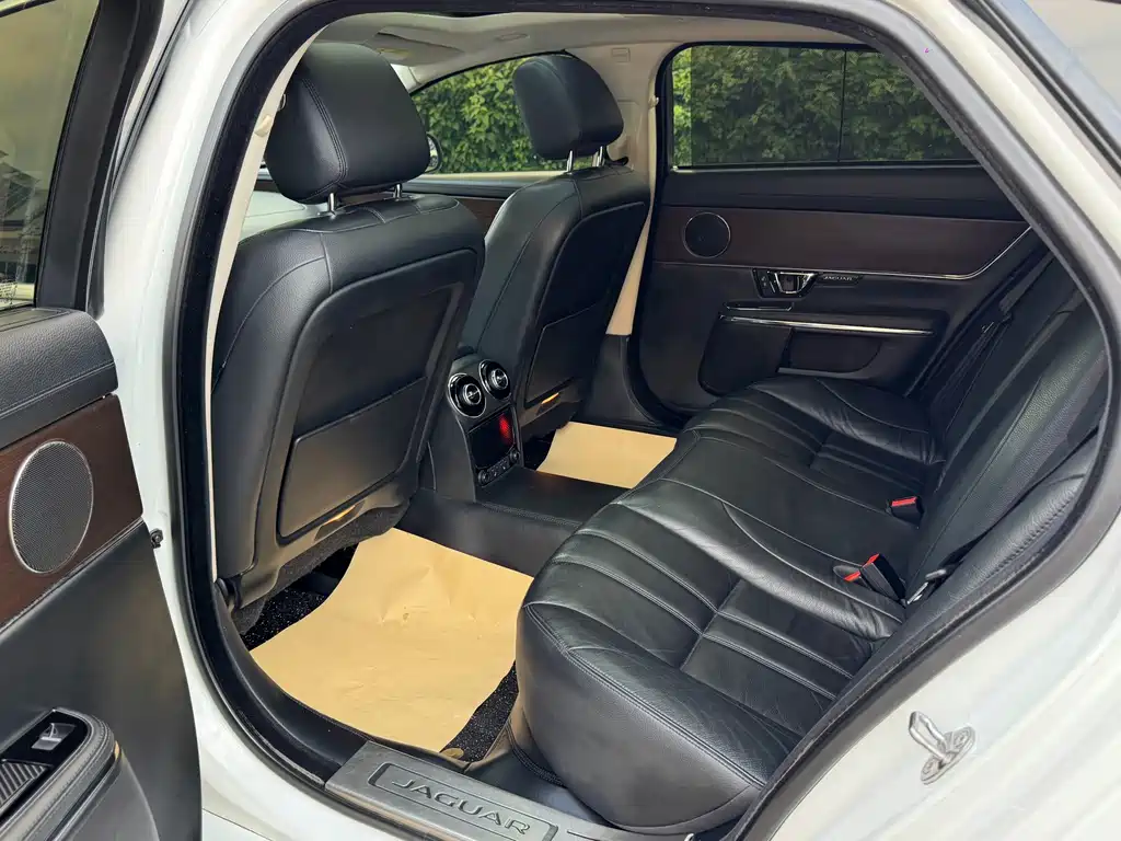 Jaguar XJ — миниатюра 10