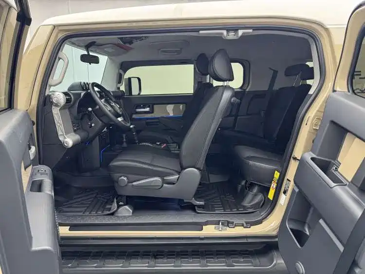 Toyota FJ Cruiser — миниатюра 7