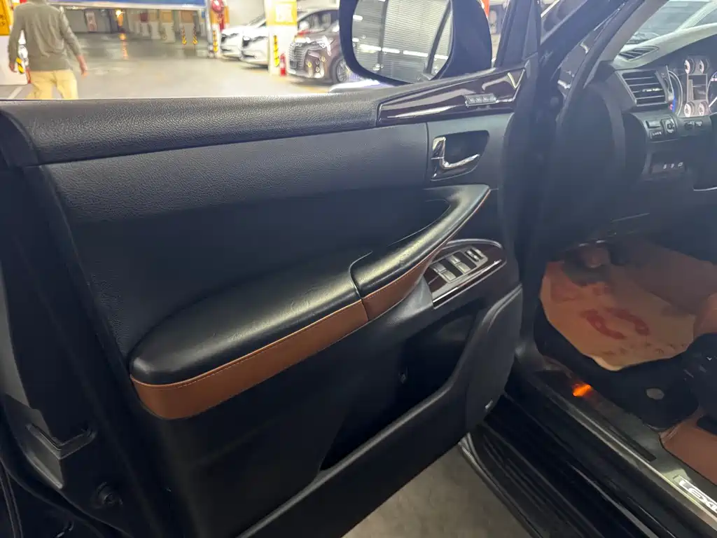 Lexus LX — миниатюра 9