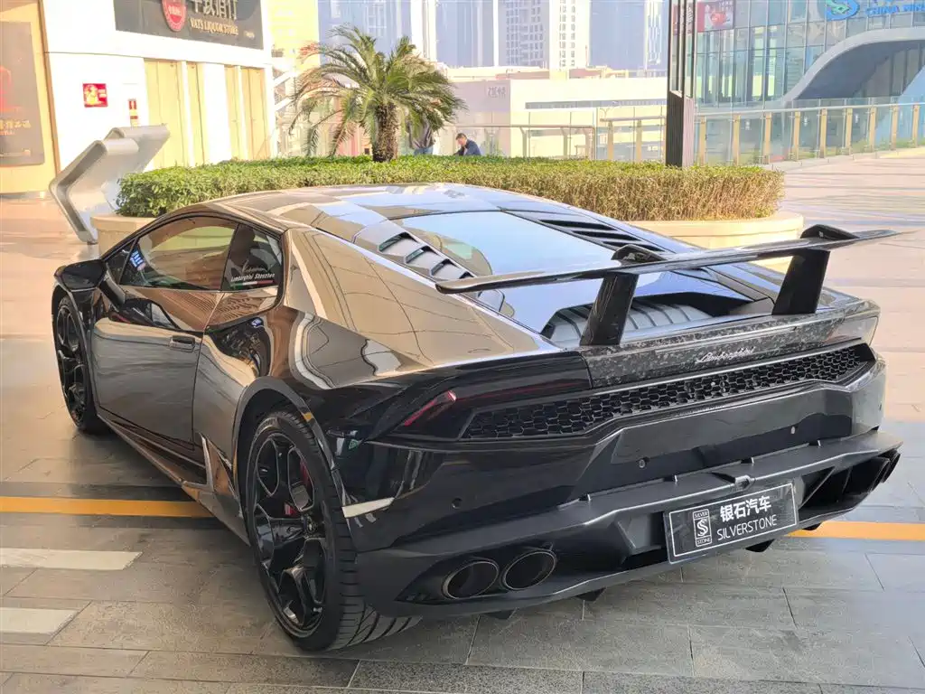 LAMBORGHINI HURACÁN