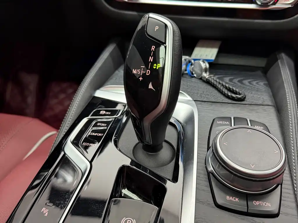 BMW 5 Series — миниатюра 15