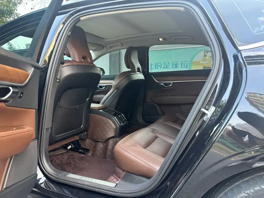 Volvo S90 — миниатюра 5